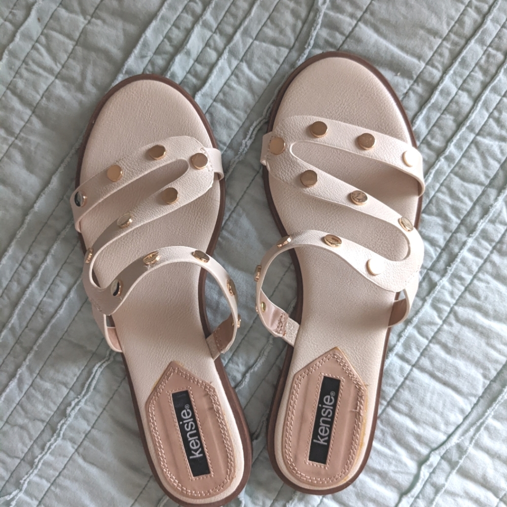 Ivory & Gold Kensie Sandals, Size 7.5